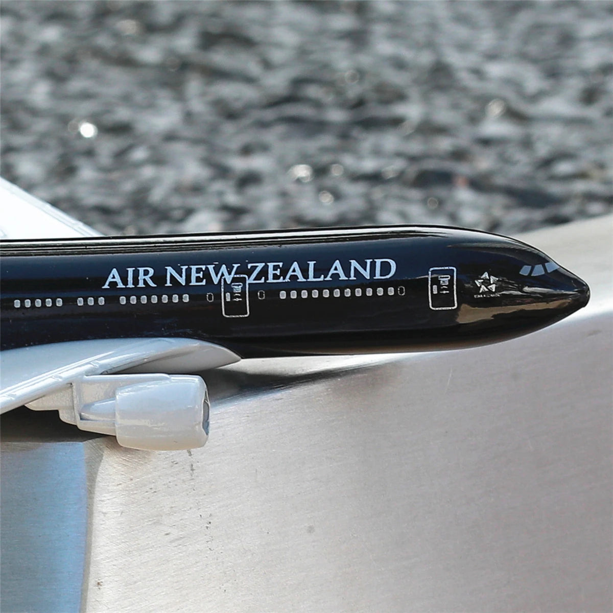 1:400 Metal Boeing B777 Aircraft Diecast Aviation Replica Model