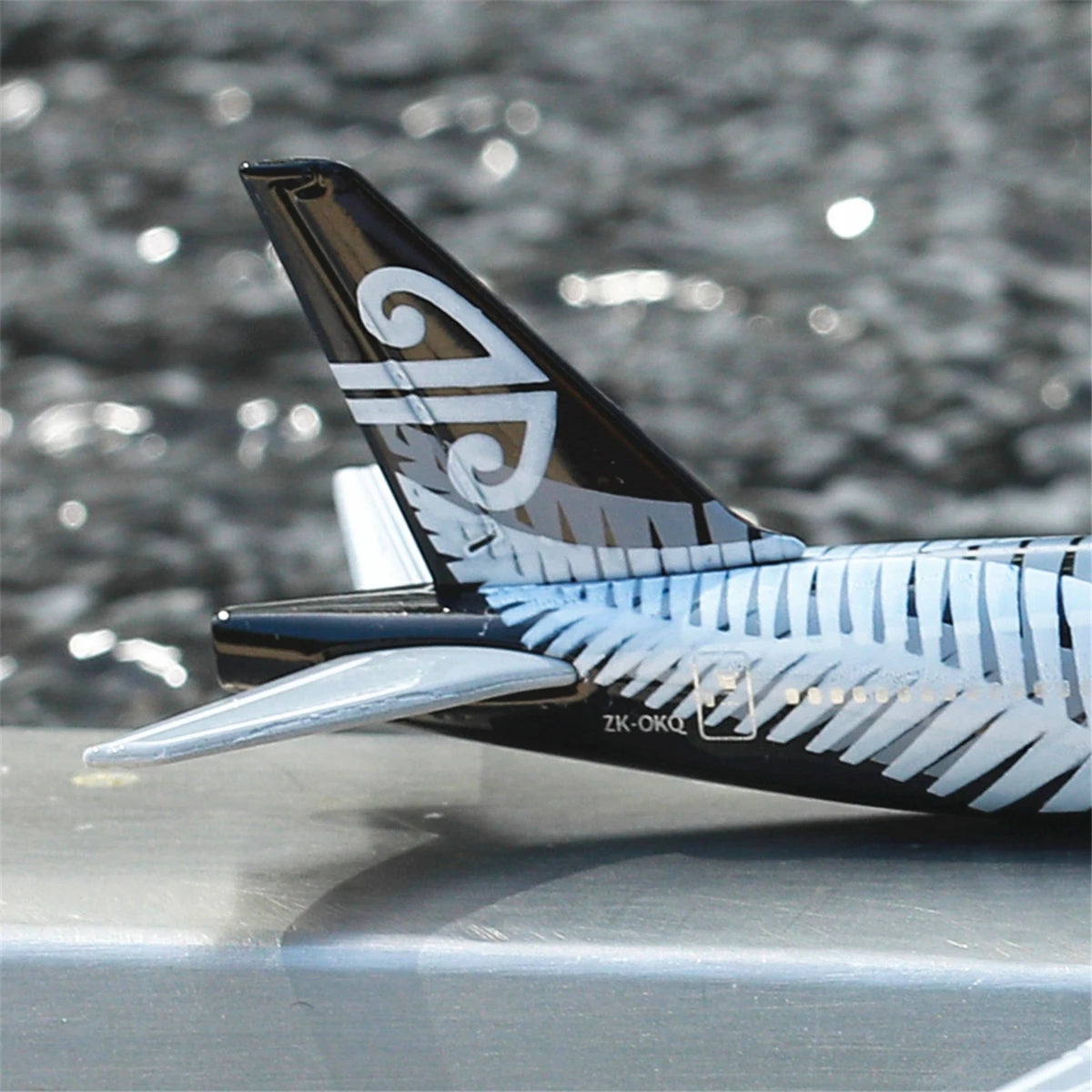 1:400 Metal Boeing B777 Aircraft Diecast Aviation Replica Model